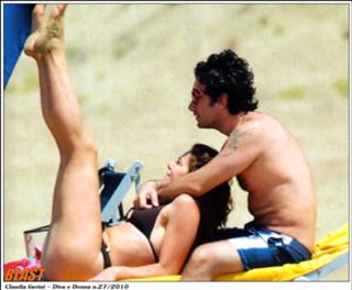 Claudia Gerini feet photo thumbnail
