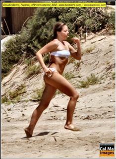 Claudia Gerini feet photo thumbnail