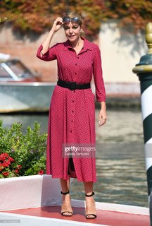 Claudia Gerini feet photo thumbnail
