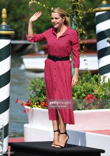 Claudia Gerini feet photo thumbnail