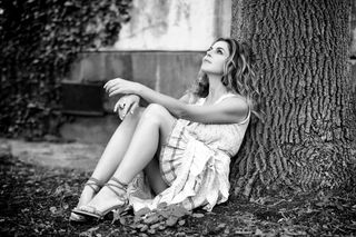 Claudia Gerini feet photo thumbnail