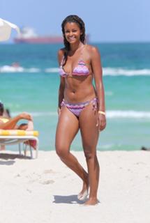 Claudia Jordan feet photo thumbnail