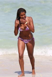 Claudia Jordan feet photo thumbnail