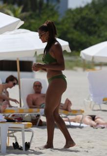 Claudia Jordan feet photo thumbnail