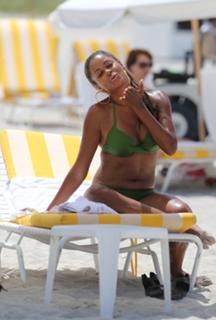 Claudia Jordan feet photo thumbnail