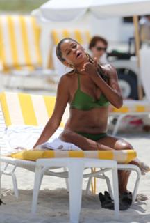 Claudia Jordan feet photo thumbnail