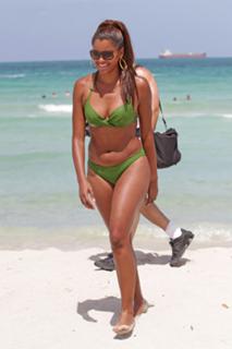 Claudia Jordan feet photo thumbnail