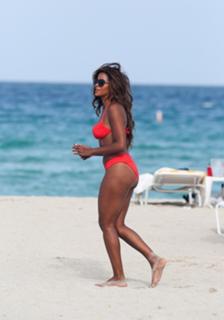 Claudia Jordan feet photo thumbnail