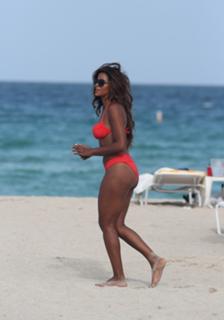 Claudia Jordan feet photo thumbnail