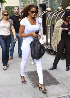 Claudia Jordan feet photo thumbnail
