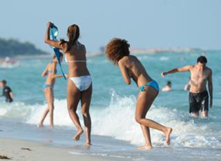 Claudia Jordan feet photo thumbnail