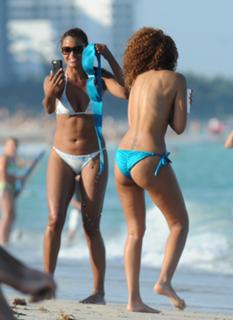 Claudia Jordan feet photo thumbnail