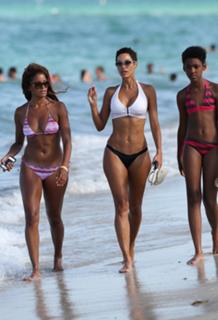 Claudia Jordan feet photo thumbnail