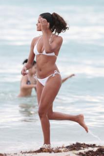 Claudia Jordan feet photo thumbnail