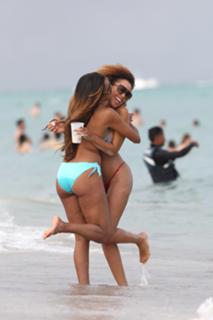 Claudia Jordan feet photo thumbnail