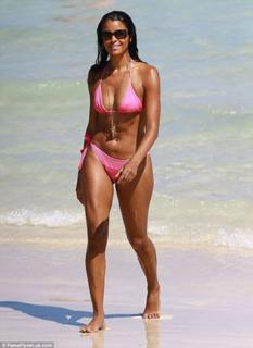 Claudia Jordan feet photo thumbnail