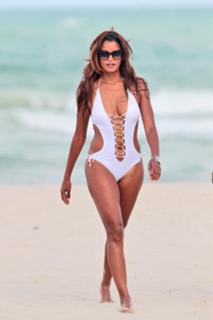 Claudia Jordan feet photo thumbnail