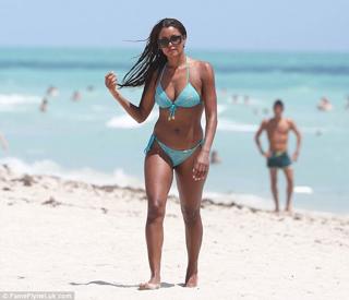 Claudia Jordan feet photo thumbnail