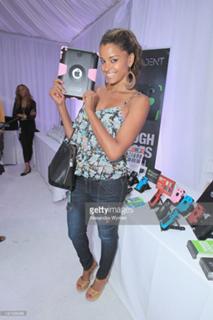 Claudia Jordan feet photo thumbnail