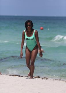 Claudia Jordan feet photo thumbnail