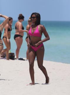 Claudia Jordan feet photo thumbnail