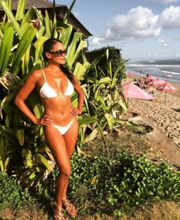 Claudia Jordan feet photo thumbnail