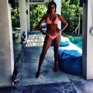 Claudia Jordan feet photo thumbnail