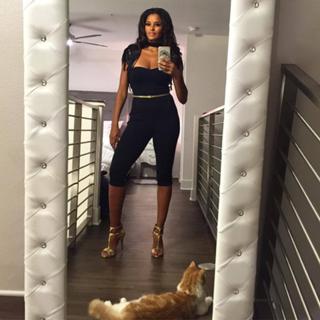 Claudia Jordan feet photo thumbnail