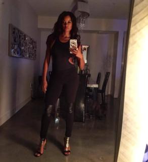 Claudia Jordan feet photo thumbnail