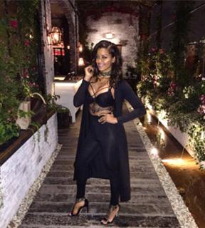 Claudia Jordan feet photo thumbnail