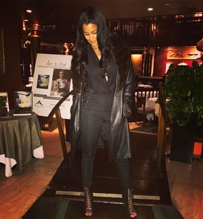 Claudia Jordan feet photo thumbnail