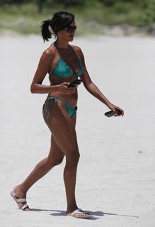 Claudia Jordan feet photo thumbnail