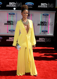 Claudia Jordan feet photo thumbnail