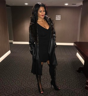 Claudia Jordan feet photo thumbnail