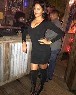 Claudia Jordan feet photo thumbnail