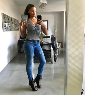 Claudia Jordan feet photo thumbnail