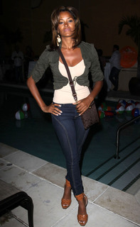 Claudia Jordan feet photo thumbnail