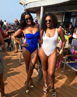 Claudia Jordan feet photo thumbnail