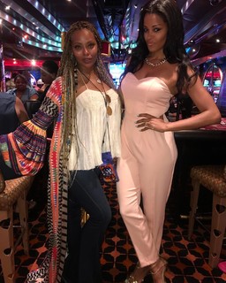 Claudia Jordan feet photo thumbnail