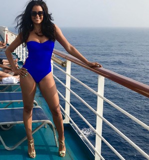 Claudia Jordan feet photo thumbnail