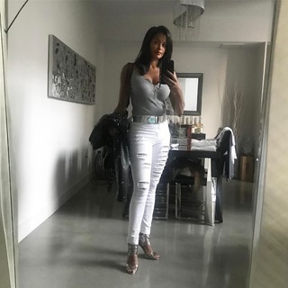 Claudia Jordan feet photo thumbnail