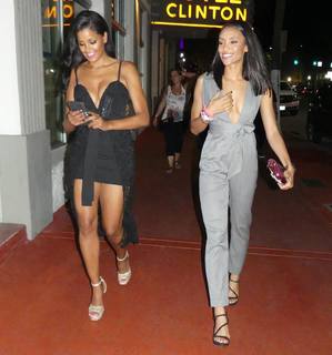 Claudia Jordan feet photo thumbnail