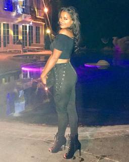 Claudia Jordan feet photo thumbnail