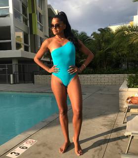 Claudia Jordan feet photo thumbnail