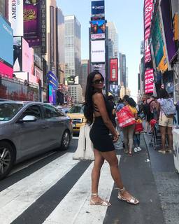 Claudia Jordan feet photo thumbnail