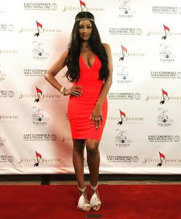Claudia Jordan feet photo thumbnail