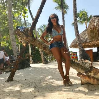 Claudia Jordan feet photo thumbnail