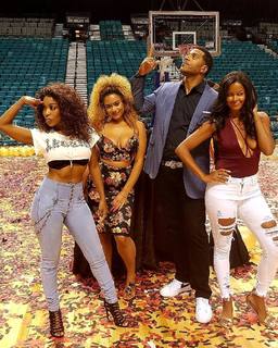 Claudia Jordan feet photo thumbnail