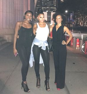 Claudia Jordan feet photo thumbnail