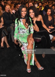 Claudia Jordan feet photo thumbnail